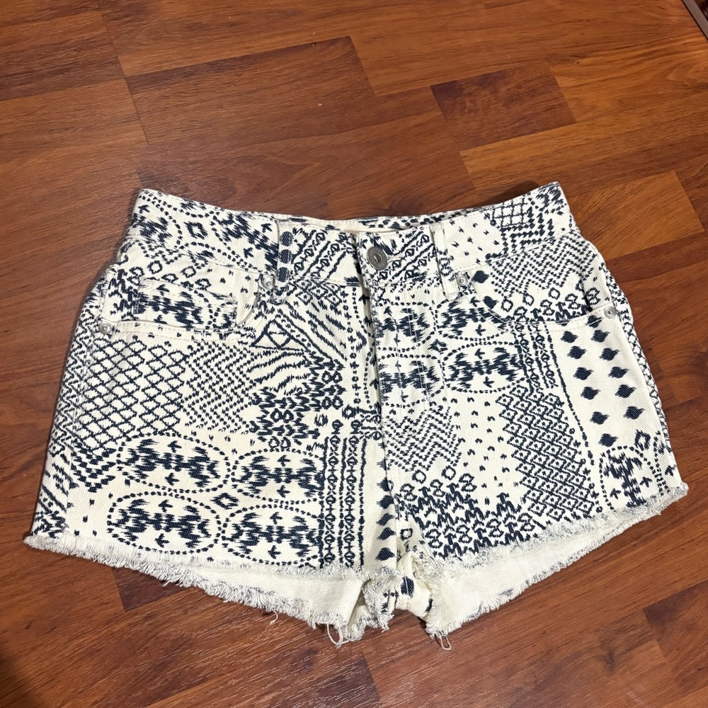 NWOT Bullhead denim co High Rise Shorts. Size 5.